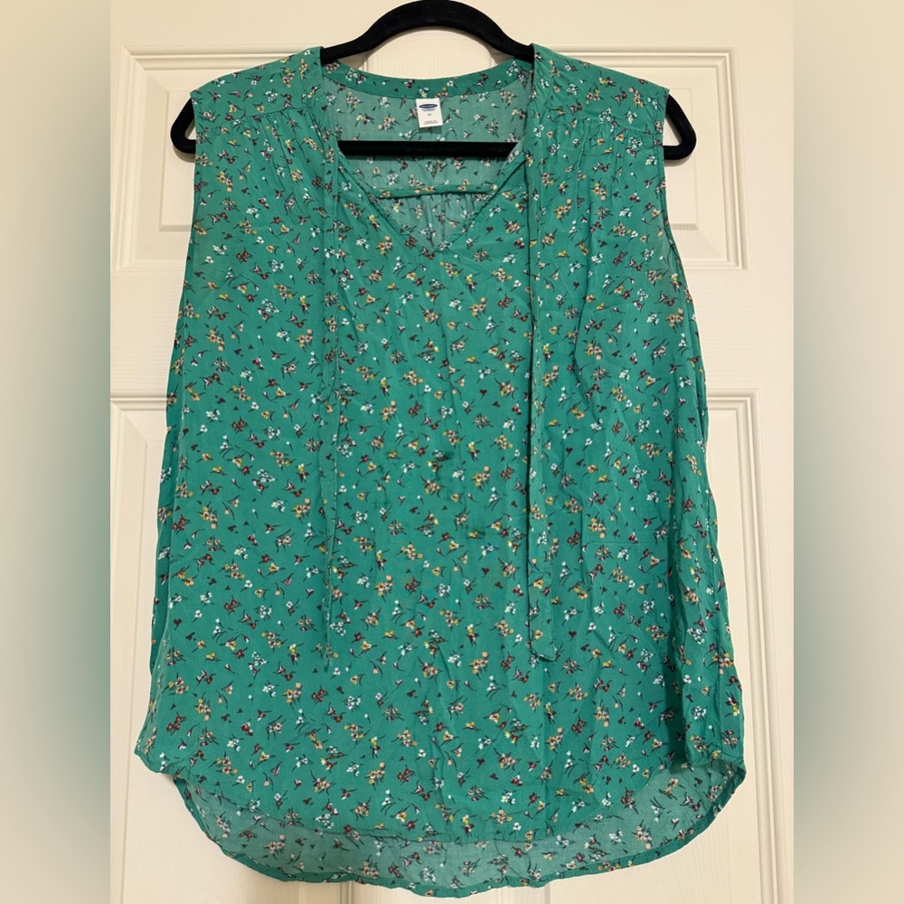 Women’s Old Navy Sleeveless Blouse Size M